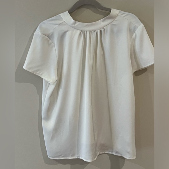 Short-Sleeve Tie Neck Top Shirt in Everyday Crepe - Picture 2 of 5